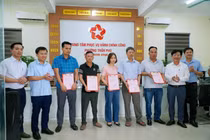 Địa phương đầu tiên ở Hà Tĩnh cấp sổ đỏ cho người dân