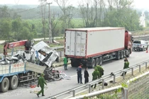 Khởi tố vụ ô tô tải đâm xe đầu kéo làm 5 người thương vong ở Quảng Trị