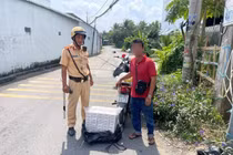 Bắt giữ đối tượng vận chuyển thuốc lá lậu ở Đồng Tháp