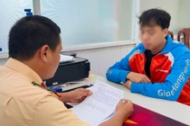 Xử phạt nam thanh niên lái xe mui trần kéo xe tự chế quay TikTok