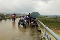 Nỗ lực tìm kiếm người đàn ông nghi nhảy cầu ở Hà Tĩnh