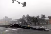 Những hình ảnh đầu tiên ở Hà Tĩnh khi bão số 5 đổ bộ