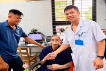 Người đàn ông trở về từ cõi chết sau 45 ngày hồi sức tích cực