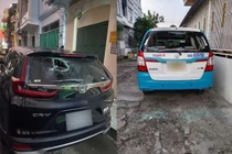 Bực vì bị bạn nhậu bỏ rơi, nam thanh niên đập phá hàng loạt ô tô 