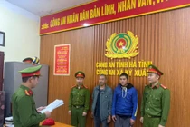 Đôi bạn thân bị khởi tố vì trộm 24 con gà