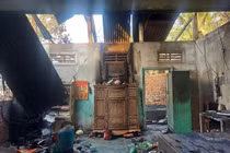 Đốt nhà ông ngoại vì bị la rầy đi chơi về khuya