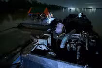 Phát hiện nhiều phương tiện vận chuyển “cát lậu” trong đêm