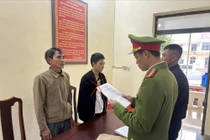 Khởi tố đối tượng lừa bán pháo, chiếm đoạt tiền của nhiều bị hại