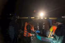 Chìm tàu du lịch Nguyễn Ngọc trên biển Thiên Cầm, kịp thời ứng cứu 34 nạn nhân 