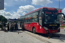 Xe giường nằm đâm văng xe máy, người đàn ông tử vong tại chỗ