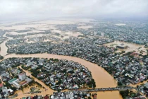 Mưa lũ ở Huế khiến 2 người chết, 6 người mất tích