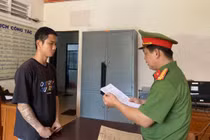 Khởi tố thanh niên làm 'chuyện người lớn' với bạn gái nhí