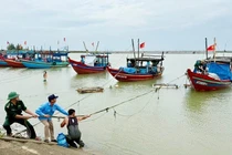 Hà Tĩnh cấm biển, lên phương án đối phó với bão số 10 Bualoi