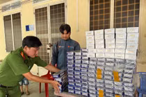 Bắt đối tượng vận chuyển gần 1.500 bao thuốc lá nhập lậu