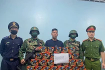 Bắt đối tượng vận chuyển pháo lậu qua biên giới