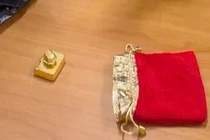 Bắt 'nữ quái' vận chuyển gần 13 lượng vàng lậu ở Quảng Trị