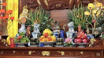 Dưới chân bàn thờ cấm kỵ đặt 5 thứ này kẻo gia đình lục đục