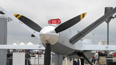 Hy hữu UAV 13 triệu đô lao xuống biển vì bỗng dưng rơi mất cánh quạt