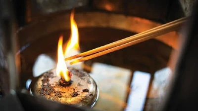 Sai khung giờ thắp hương, gia đạo dễ gặp chuyện chẳng lành