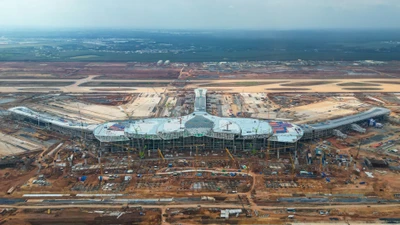 Cận cảnh đại công trường sân bay Long Thành làm việc xuyên đêm để kịp tiến độ