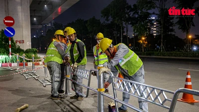 Hà Nội xuyên đêm phân làn cứng tách riêng ô tô - xe máy