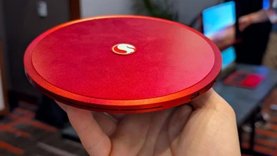 Độc đáo chiếc mini PC mỏng tang với hình thù hệt một chiếc đĩa bay