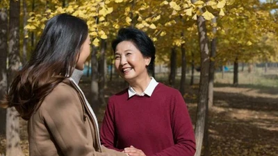 "Con gái, đừng đối xử với mẹ chồng như mẹ ruột", vì sao?