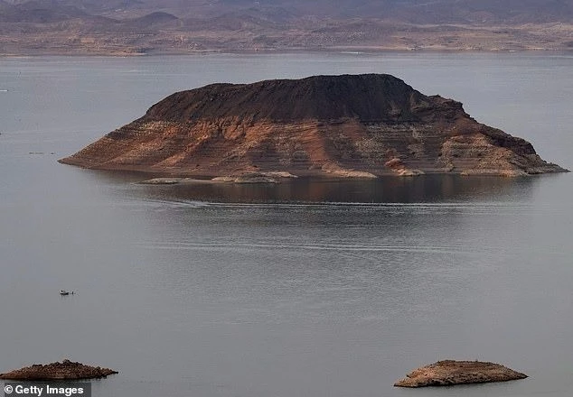 Âm thanh 'ma quái' vang vọng khắp hồ nước gieo rắc nỗi sợ dân Mỹ