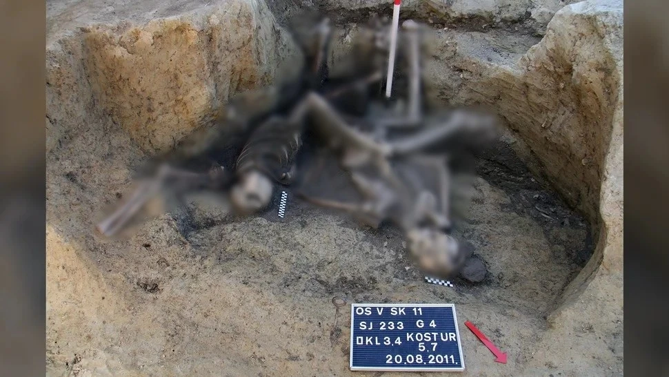 Rùng mình giếng cổ chứa đầy hài cốt binh sĩ La Mã