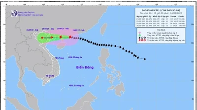 Bão số 9 Ragasa đang suy yếu dần, hoàn lưu bão rộng
