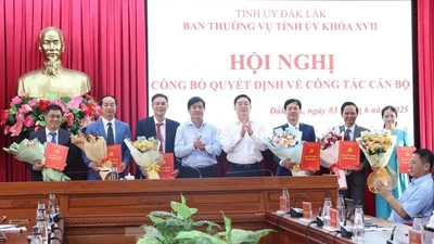 Công bố quyết định công tác cán bộ tỉnh Bình Định, Đắk Lắk