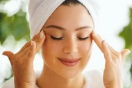 10 phút massage trước khi ngủ giúp gương mặt gọn nhẹ khi thức dậy
