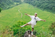 Du khách say mê cảnh đẹp Pù Luông. Ảnh Blog của Rọt