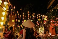 View - Ngắm phố cổ Hội An bừng sáng trong đêm Trung thu ngập sắc đèn lồng | Báo Tri thức và Cuộc sống - TIN TỨC PHỔ BIẾN KIẾN THỨC 24H