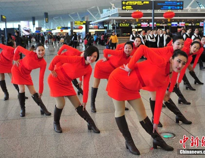 Ngất ngây dàn người đẹp nhảy flashmob tại sân bay Trung Quốc