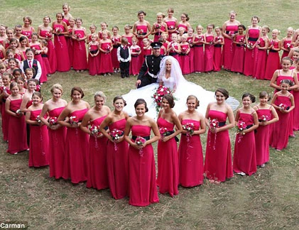 Đám cưới “độc nhất vô nhị” với 80 phù dâu 