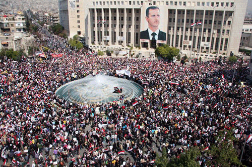 Ngày 29/3/2011 - Người ủng hộ Tổng thống Syria Bashar Assad biểu tình, hô vang khẩu hiệu ủng hộ ông tại Damascus.
