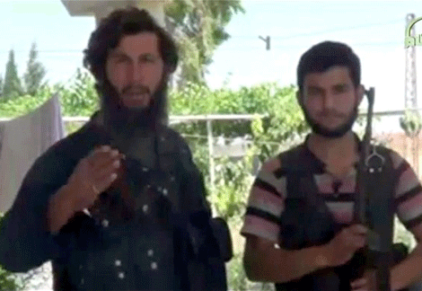 Mohammed Fares (trái) chỉ huy phiến quân Syria, vừa bị hành quyết nhầm.