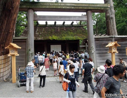 Đền thiêng nhất Nhật Bản xây lại... 62 lần