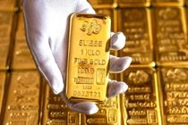 Vàng thế giới "bốc hơi" hàng chục USD, vàng trong nước liệu có giữ vững?