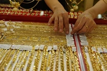 Giá vàng 31/7: Thế giới giảm sâu kỷ lục, vàng SJC vẫn tăng