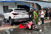 Ô tô mất lái lao vào nhà dân, 1 người tử vong