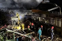  Cháy lớn tại bãi phế liệu, công an kịp thời dập tắt