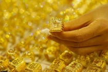 Giá vàng trong nước giảm mạnh dù vàng thế giới tăng