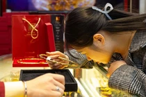 Giá vàng 13/8: Giằng co trái chiều, nhà đầu tư cần cẩn trọng