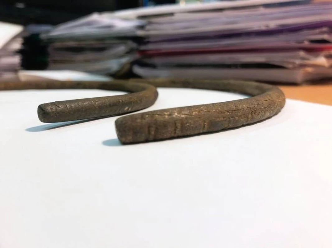 Sửa ống nước, người nông dân sướng ngất đụng trúng “báu vật” Trời ban 