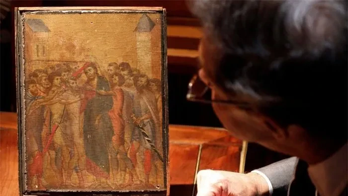 Bỏ tranh trong xó bếp, bà lão vỡ oà khi biết “báu vật” trăm tỷ