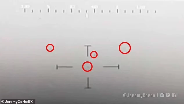 Rúng động vụ chạm trán UFO hình “tic-tac” bay lên từ Thái Bình Dương