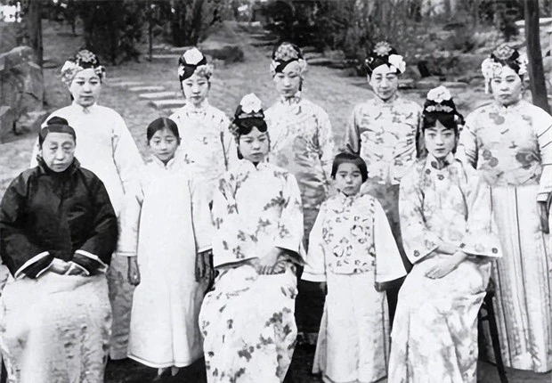 Ảnh hiếm chụp mỹ nữ nhà Thanh: Lộ nhan sắc cực phẩm?