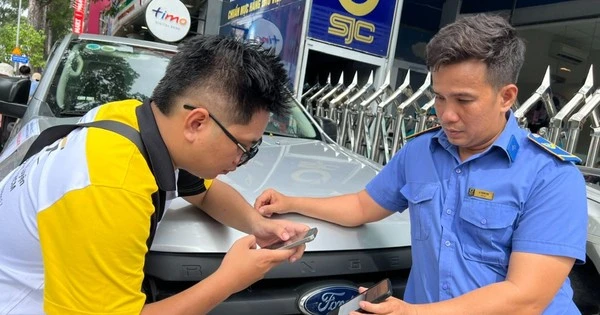 Cảnh tượng lạ thường ở tiệm vàng SJC lớn nhất TPHCM